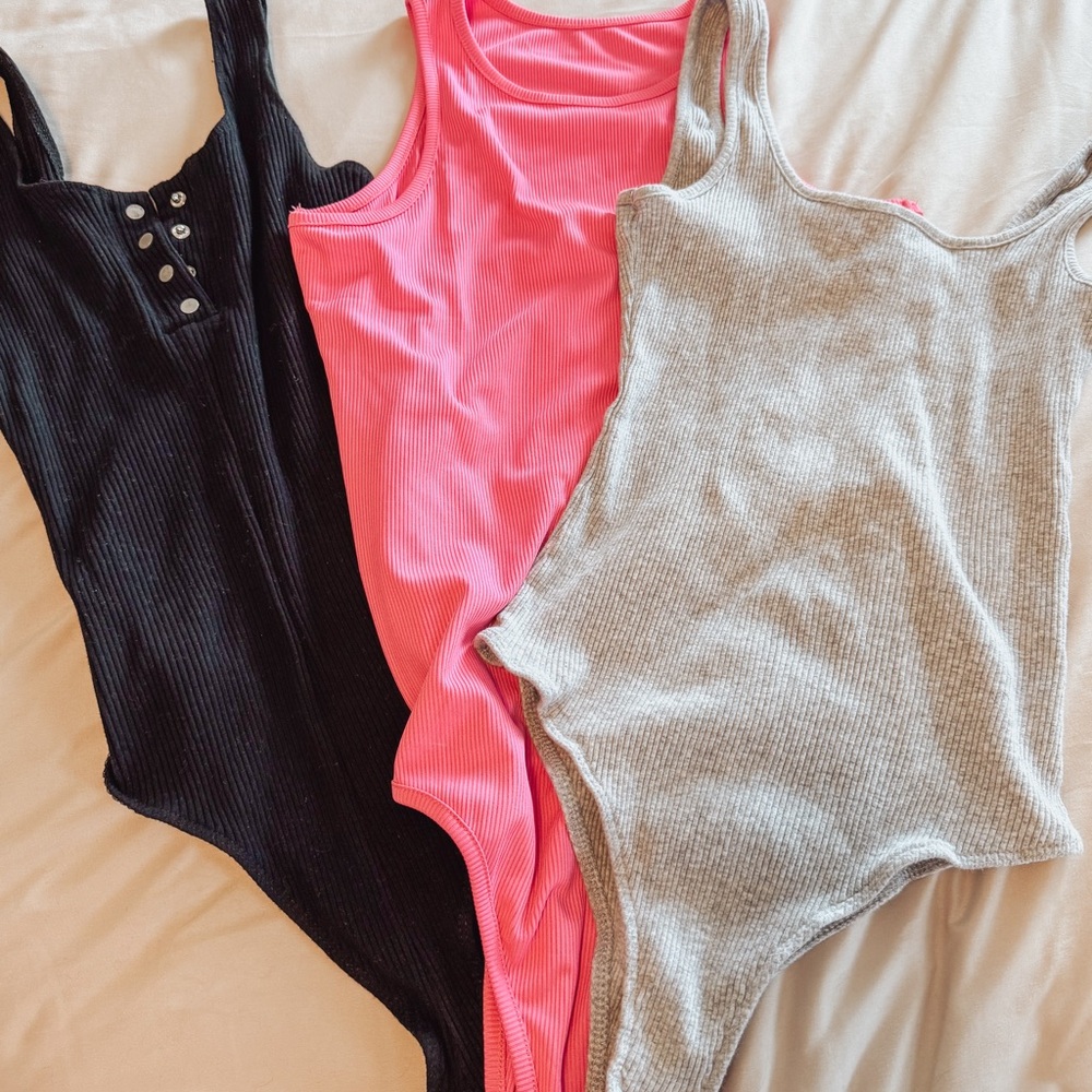 Pack of 3 bodysuits!